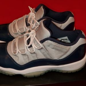 Air Jordan 11 Retro Low Georgetown Gs size 6.5y
